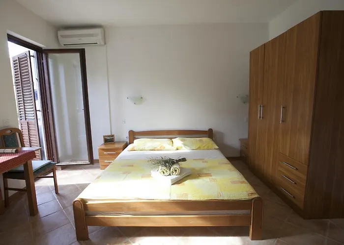 Pinus Apartment *