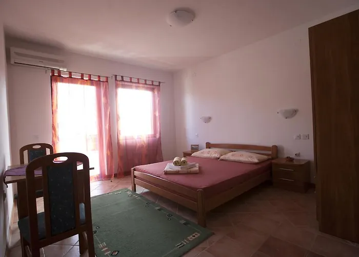 Apartment Pinus Vrboska